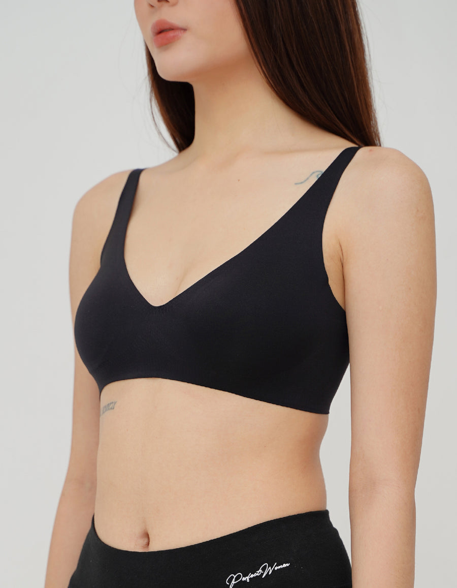 Elegant black seamless bra by Chantelle's Secret offering a sleek, wireless design for everyday comfort